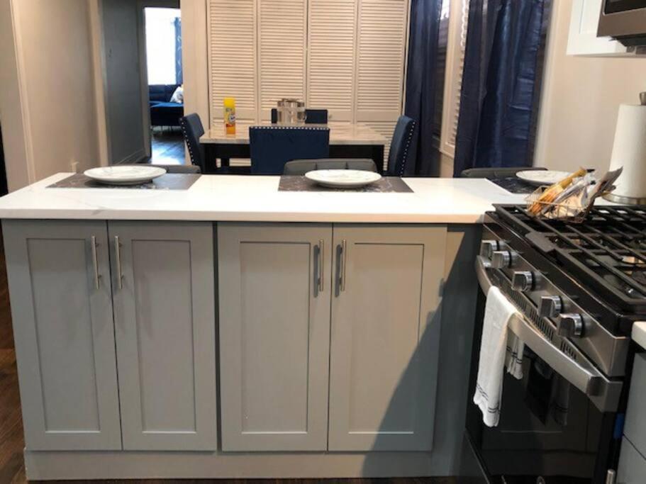 The Blue Golden Luxury Modern 3- Bedroom Apartment In شيكاغو المظهر الخارجي الصورة