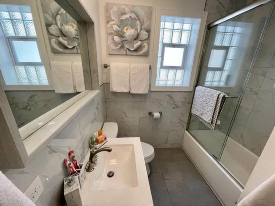 The Blue Golden Luxury Modern 3- Bedroom Apartment In شيكاغو المظهر الخارجي الصورة