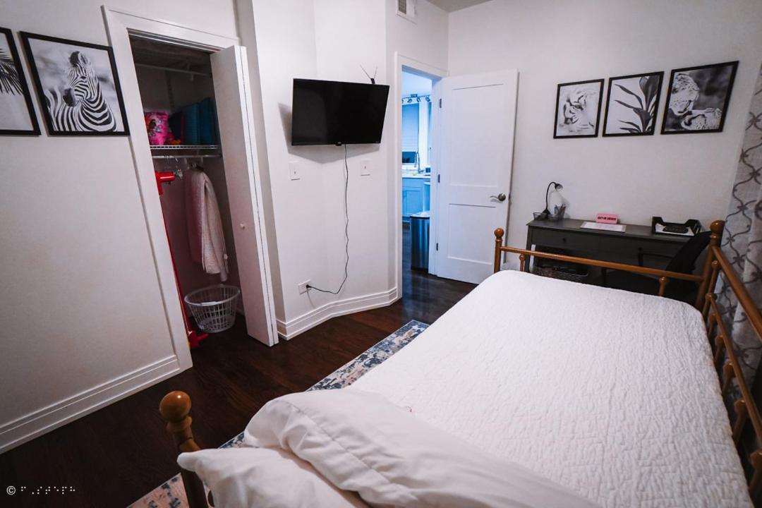 The Blue Golden Luxury Modern 3- Bedroom Apartment In شيكاغو المظهر الخارجي الصورة
